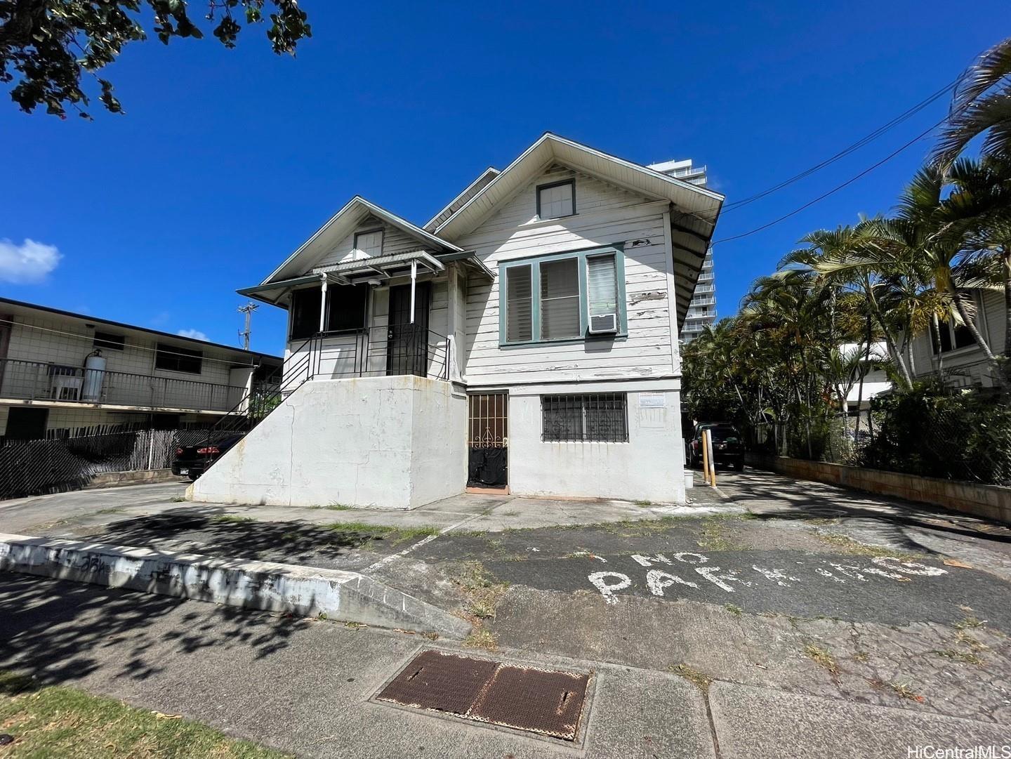 1542 Keeaumoku Street Honolulu, HI 96822