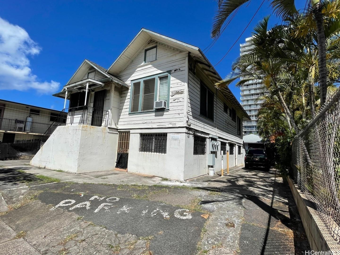 1542 Keeaumoku Street Honolulu, HI 96822