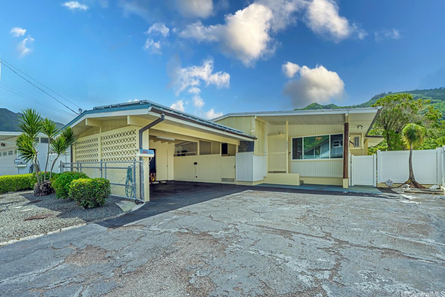 2925 Poelua Street Honolulu, HI 96822