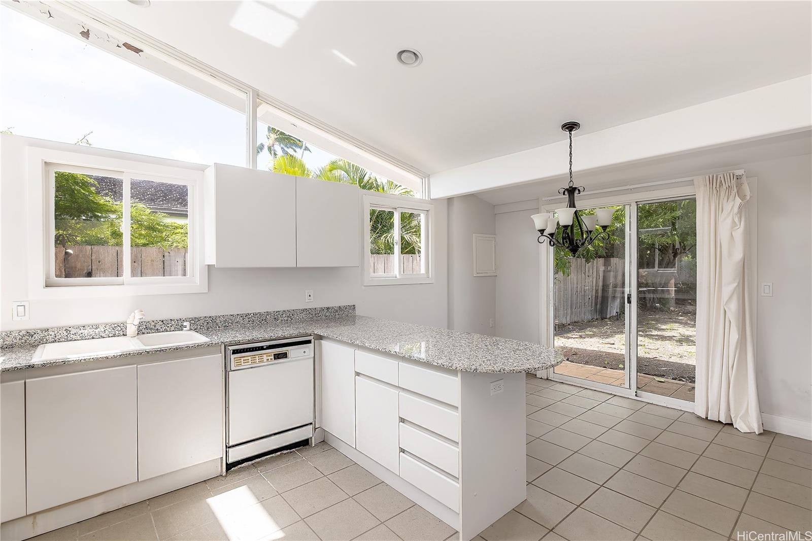 344 Wailupe Circle Honolulu, HI 96821