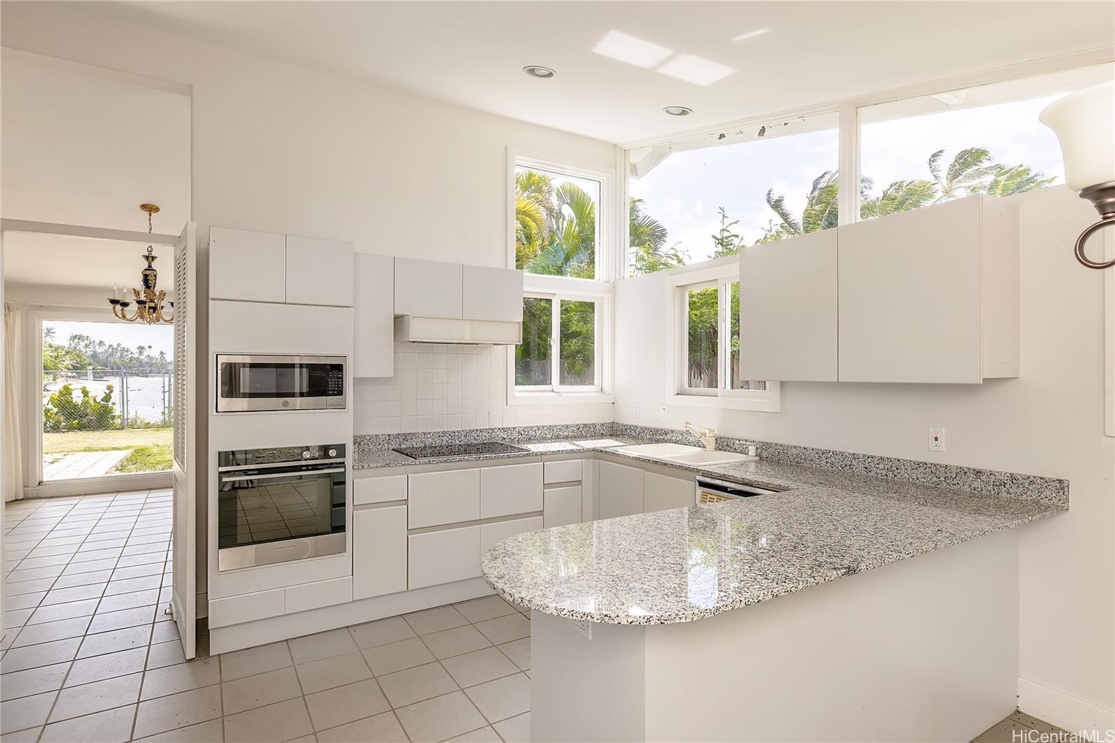 344 Wailupe Circle Honolulu, HI 96821