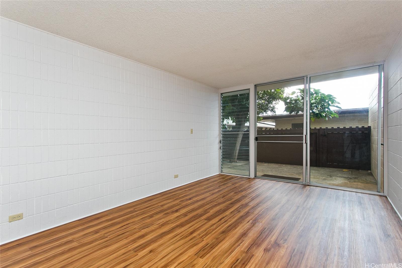 1524 Pensacola Street #1, Honolulu, HI 96822