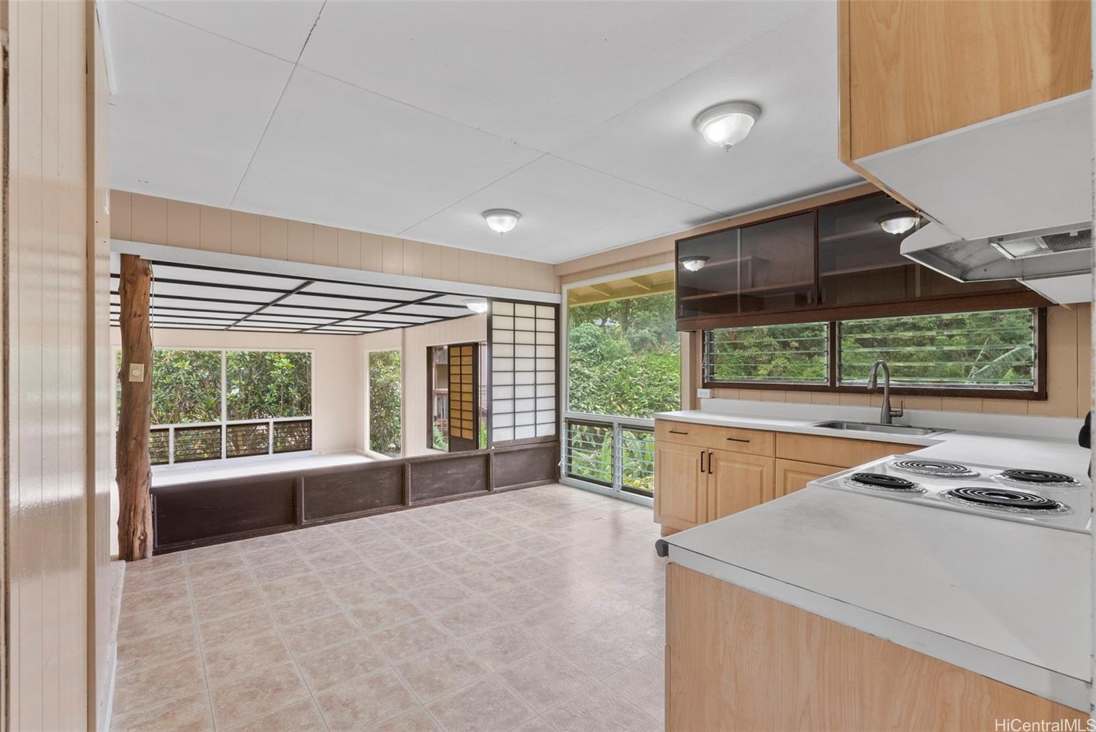 3430 Kaohinani Drive Honolulu, HI 96817