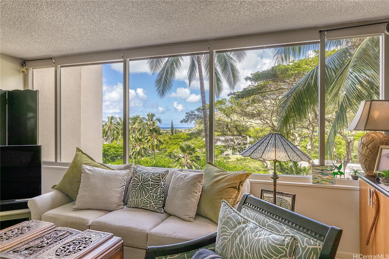 555 Hahaione Street #4E, Honolulu, HI 96825