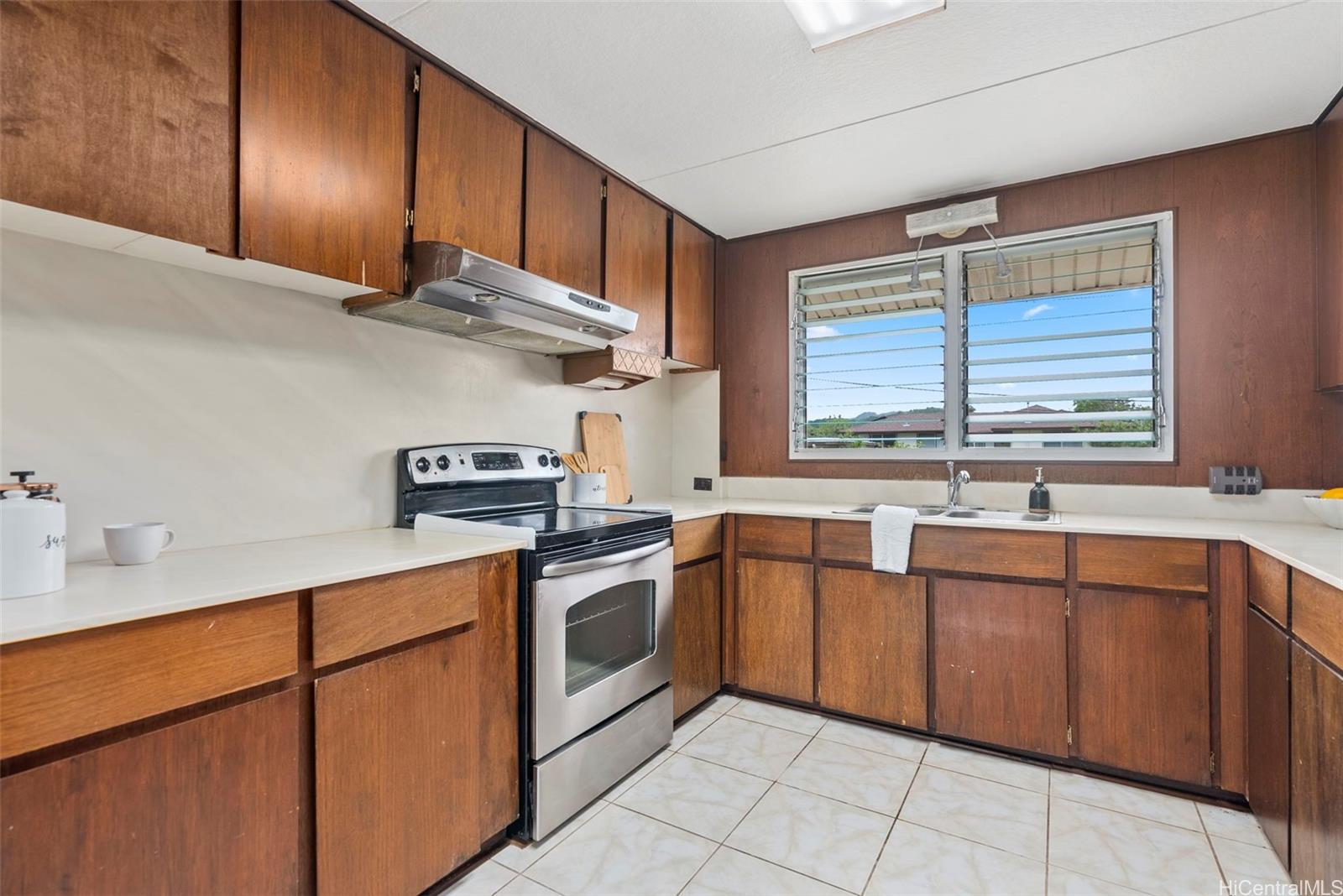 1239 Punana Loop Kailua, HI 96734