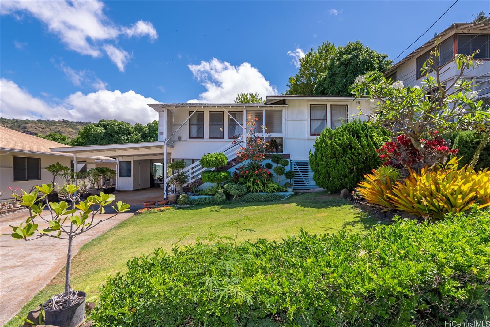 1635-B 10th Avenue Honolulu, HI 96816