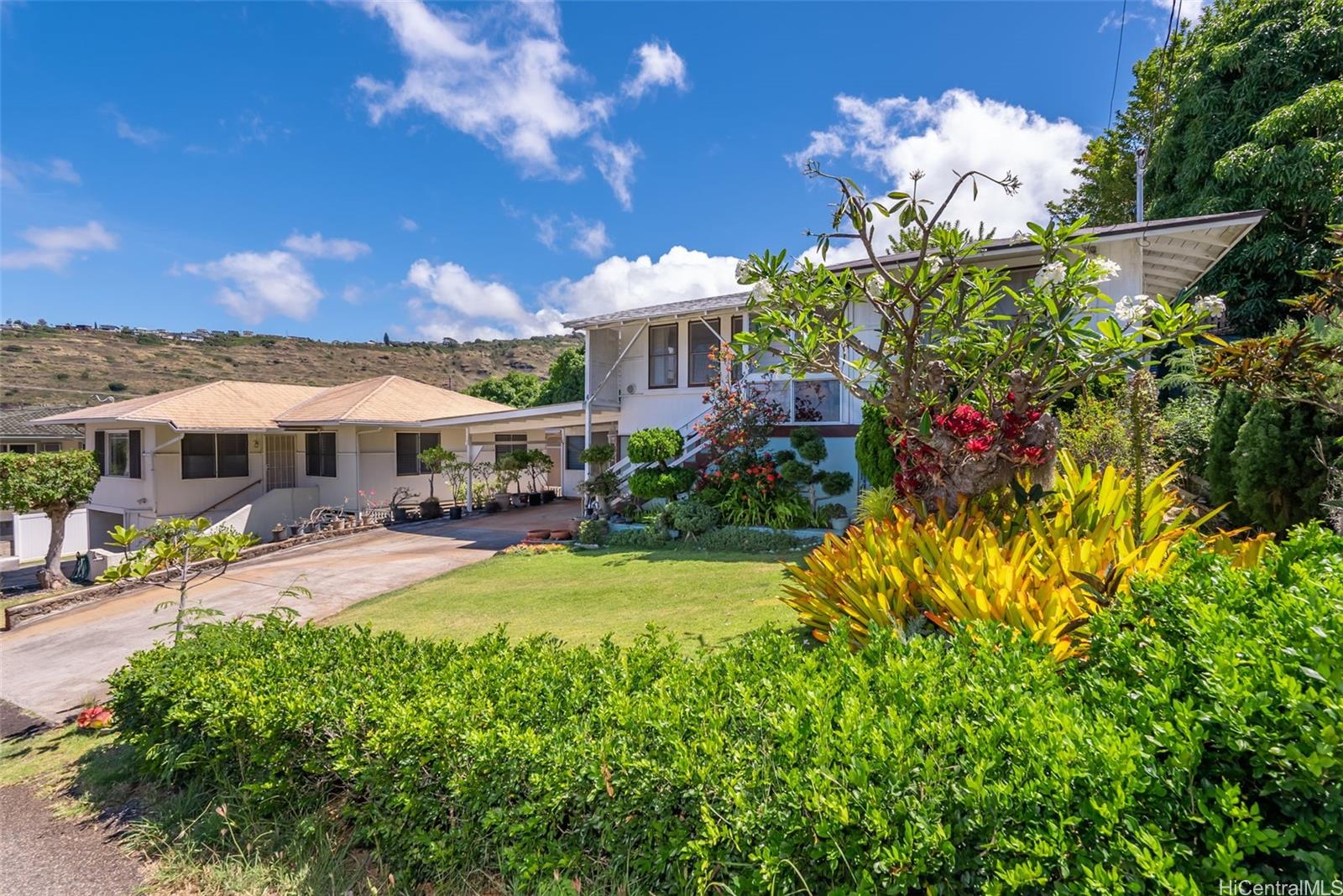 1635-B 10th Avenue Honolulu, HI 96816