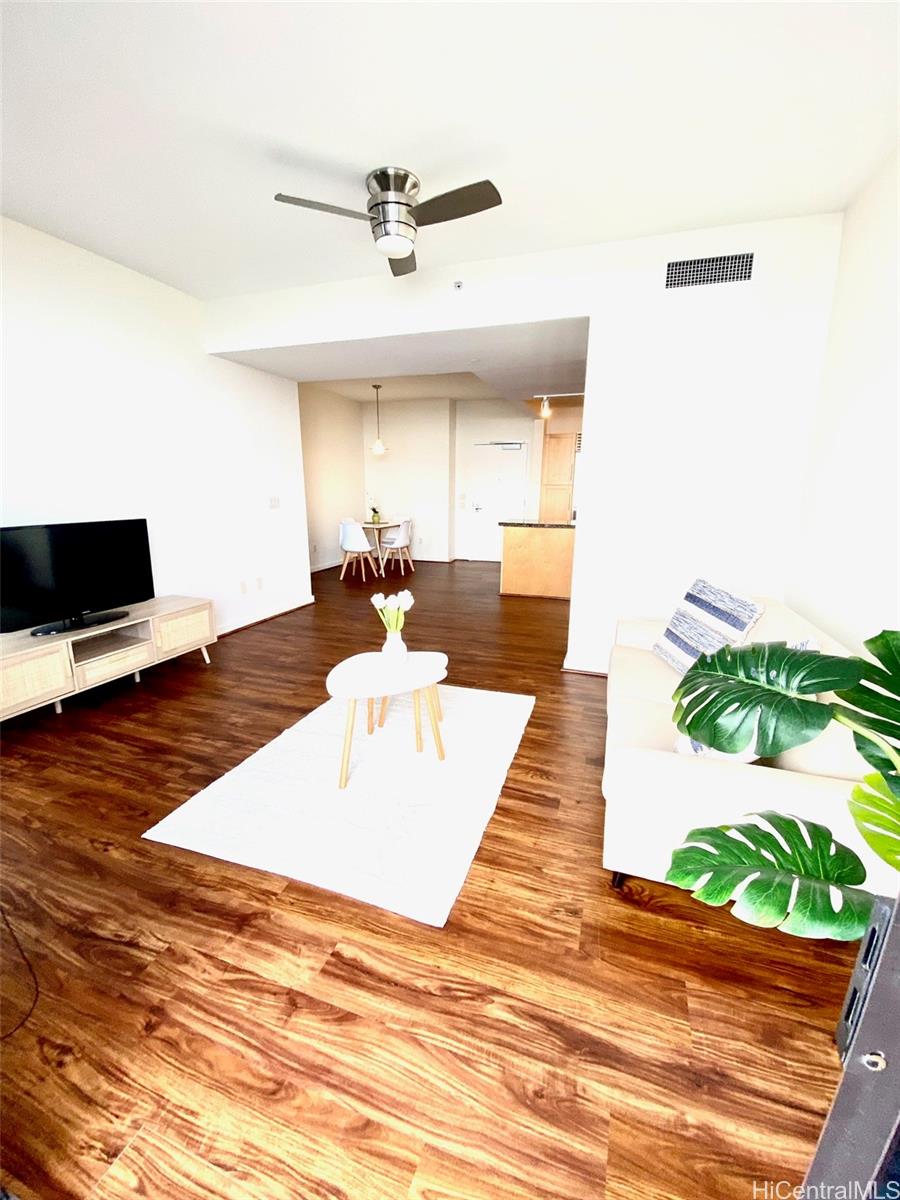 600 Queen Street #4104, Honolulu, HI 96813