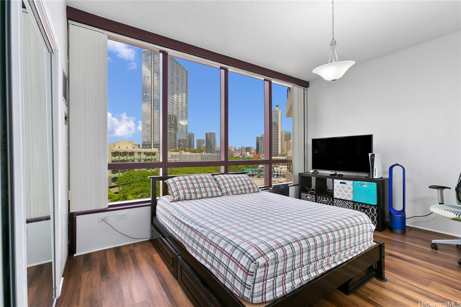 725 Kapiolani Boulevard #806, Honolulu, HI 96813