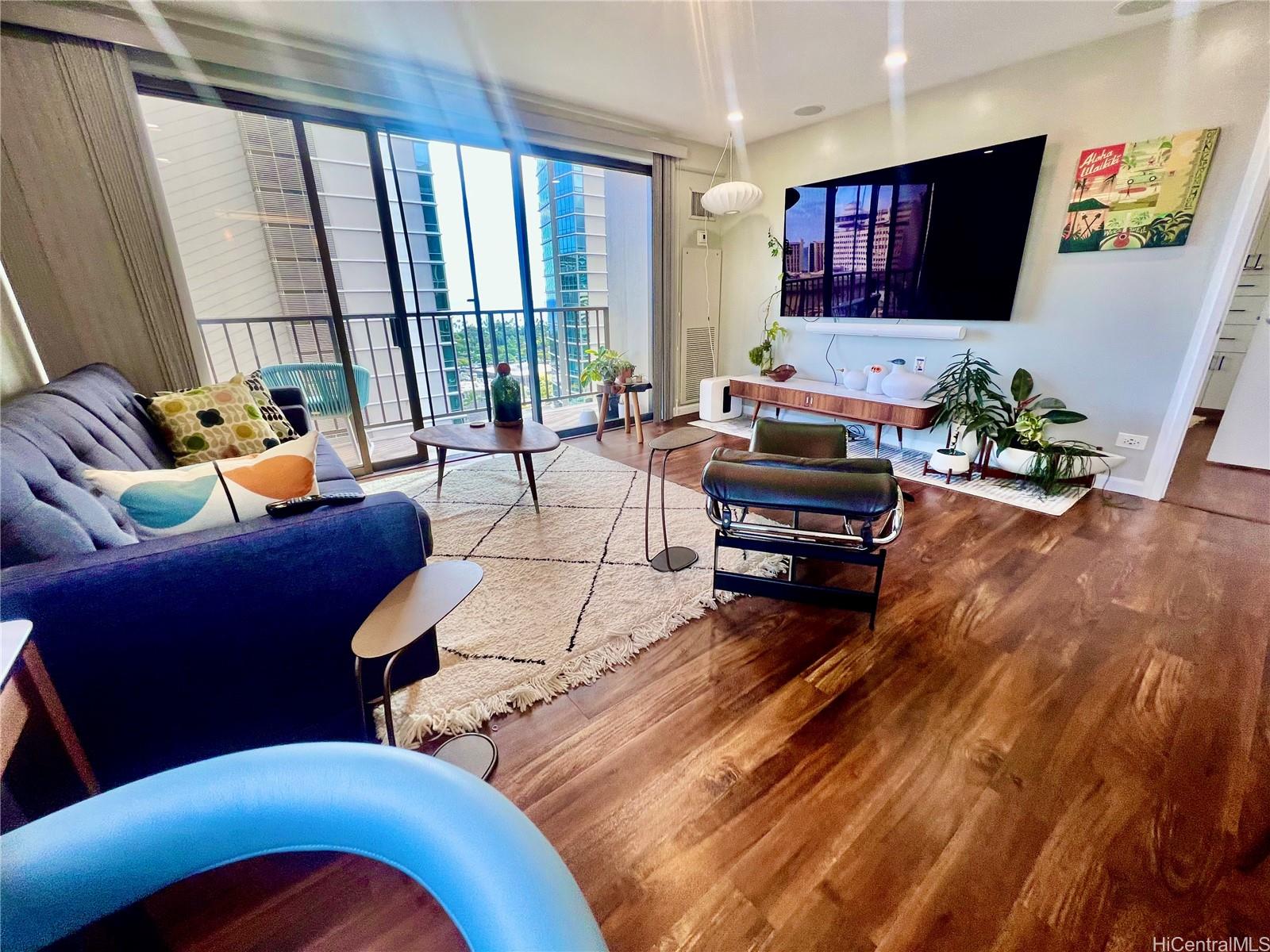 2140 Kuhio Avenue #1702, Honolulu, HI 96815