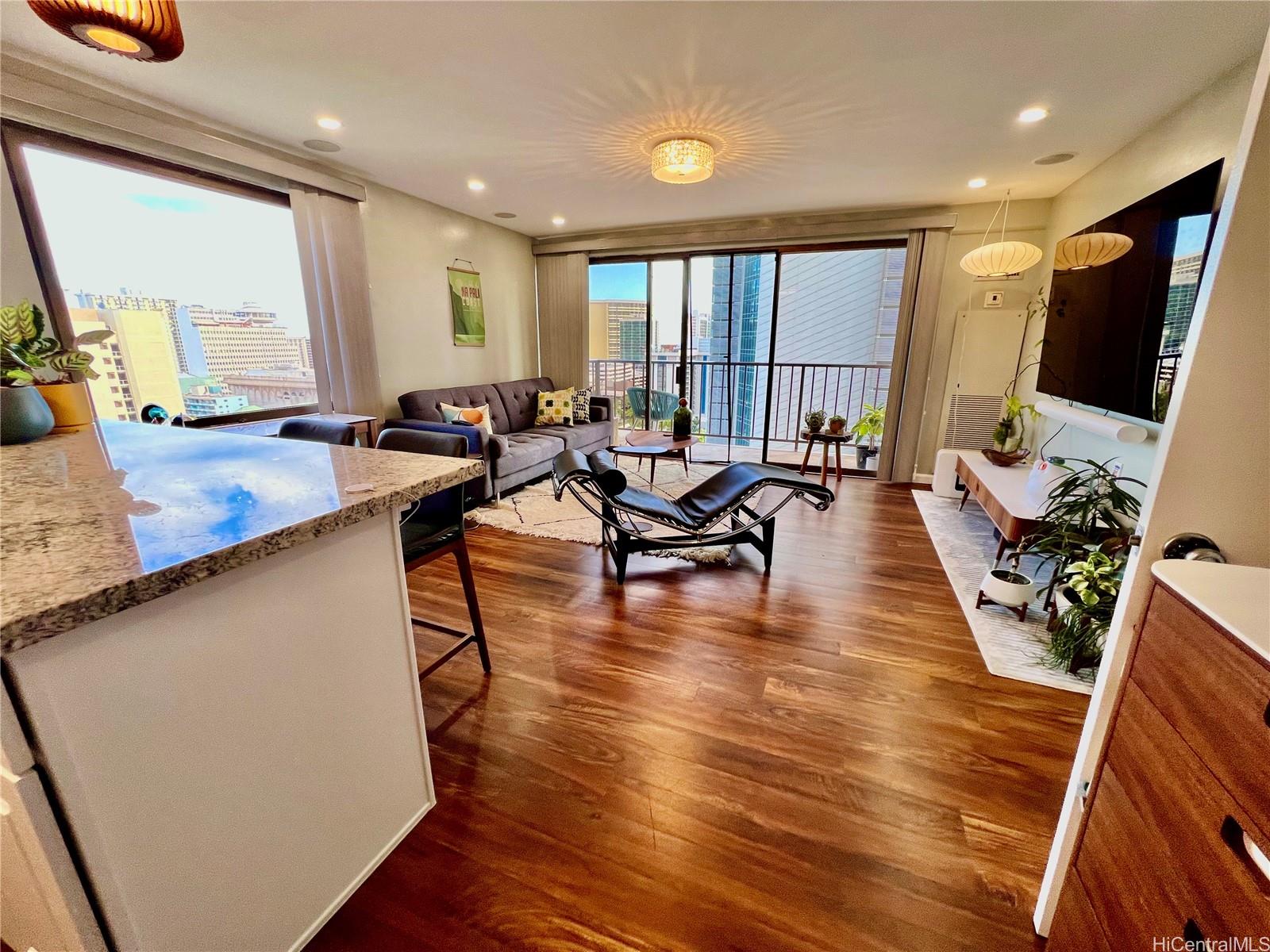 2140 Kuhio Avenue #1702, Honolulu, HI 96815