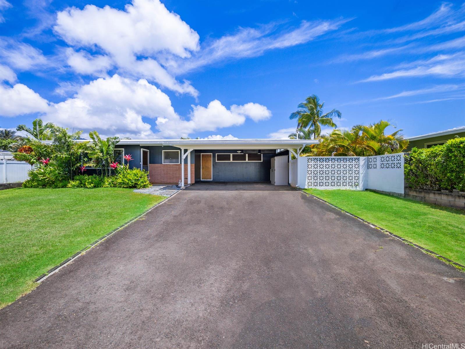 1562 Uluhaku Place Kailua, HI 96734