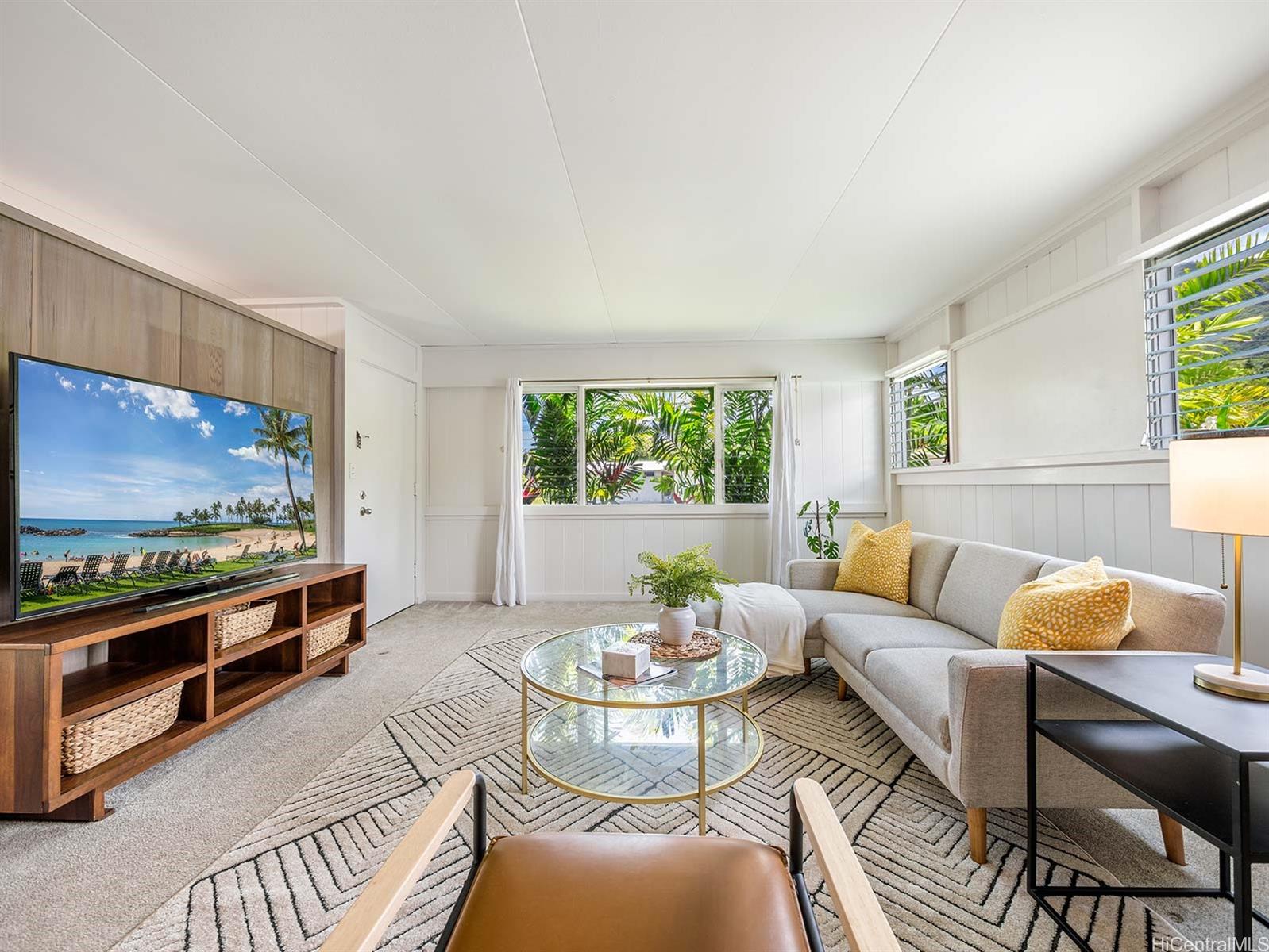 1562 Uluhaku Place Kailua, HI 96734