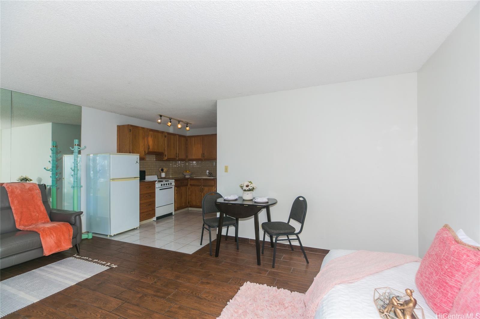 1560 Kanunu Street #1410, Honolulu, HI 96814