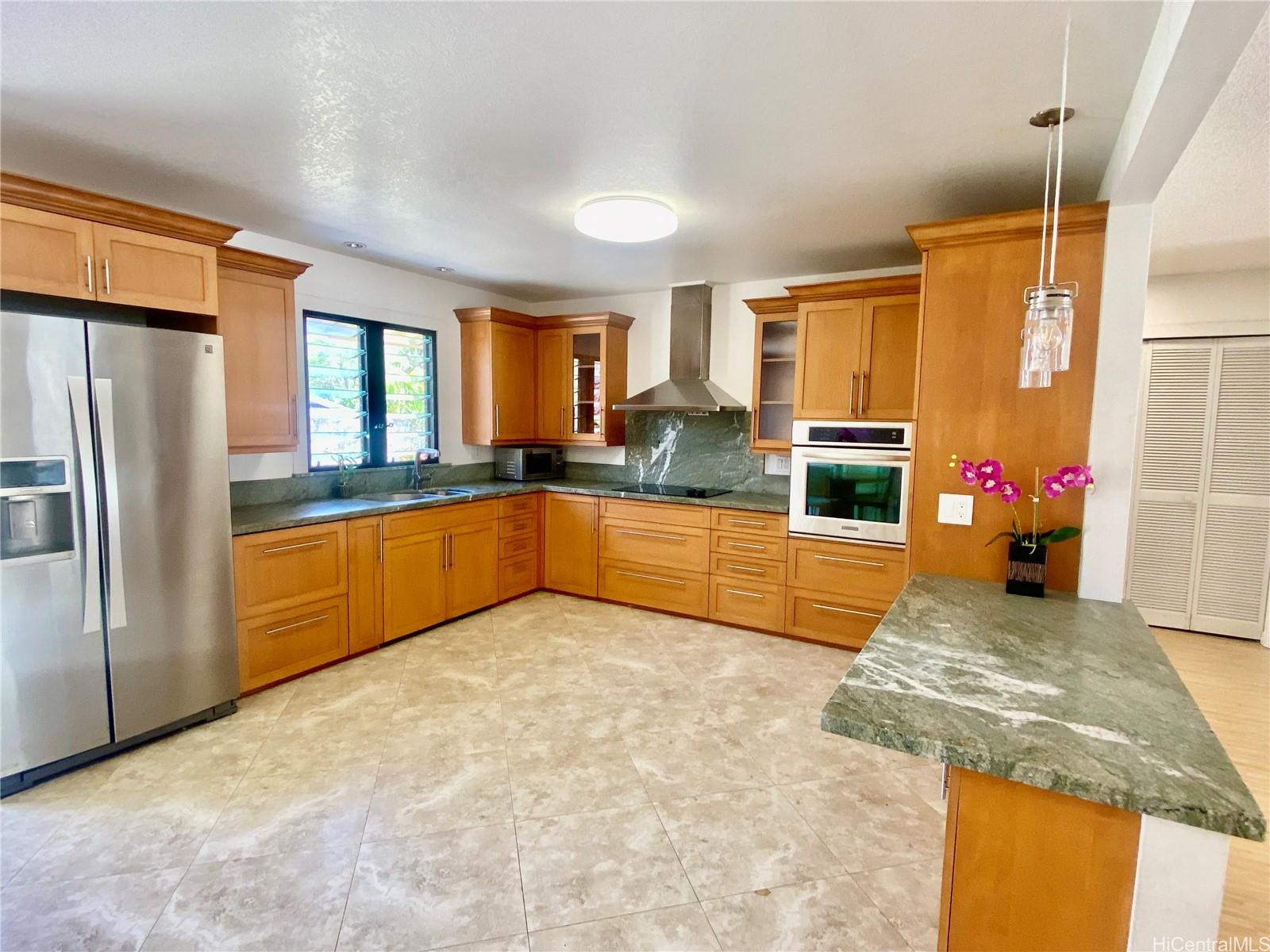 7531 Onini Place Honolulu, HI 96825