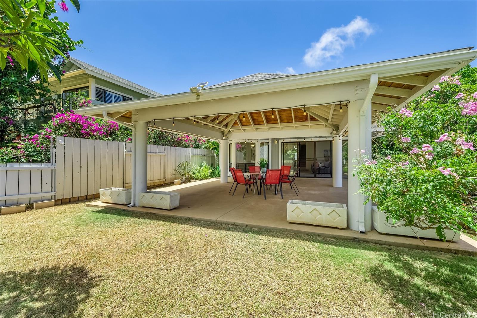 378 Kealahou Street Honolulu, HI 96825