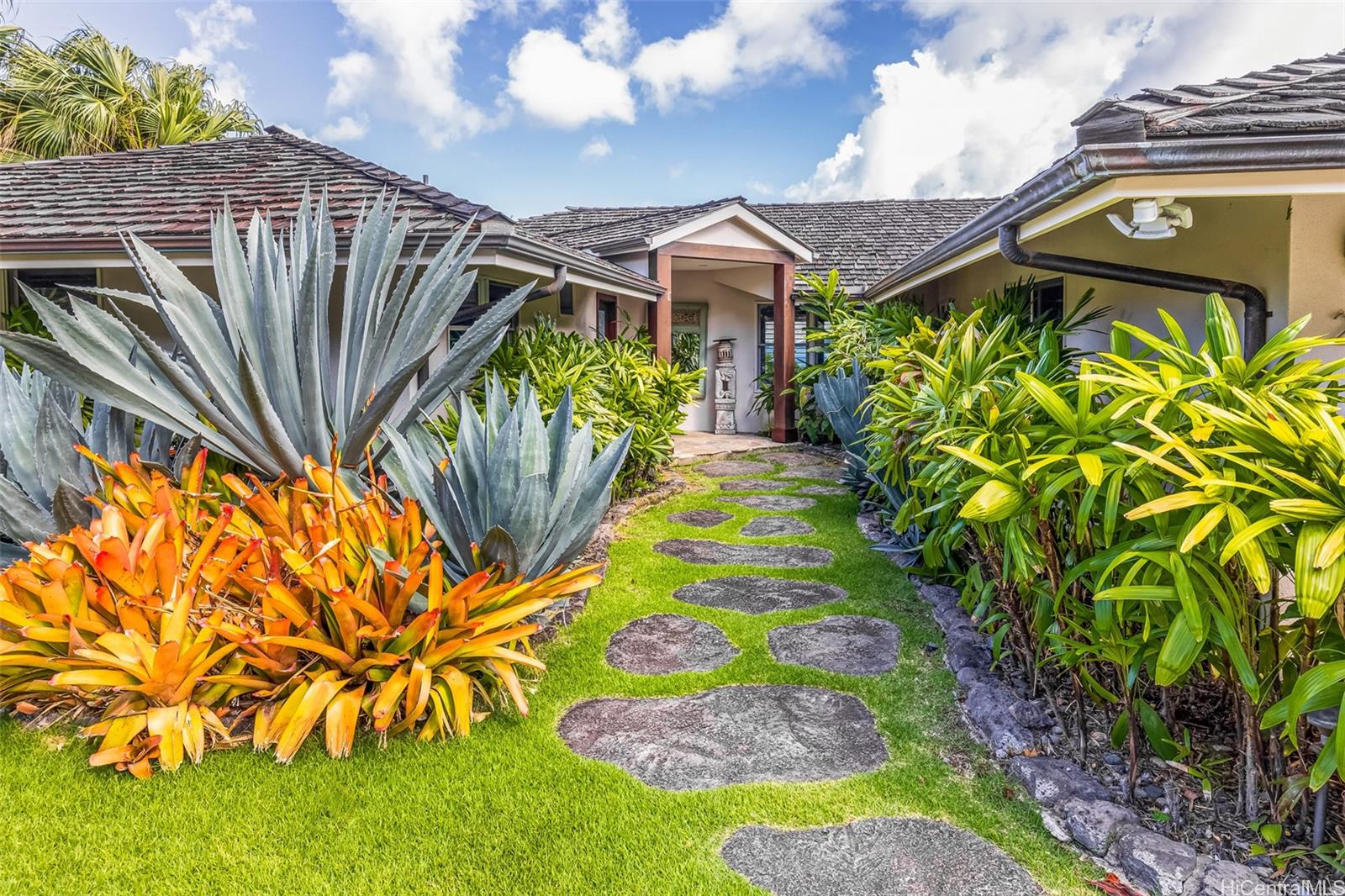 216 Lumahai Place Honolulu, HI 96825