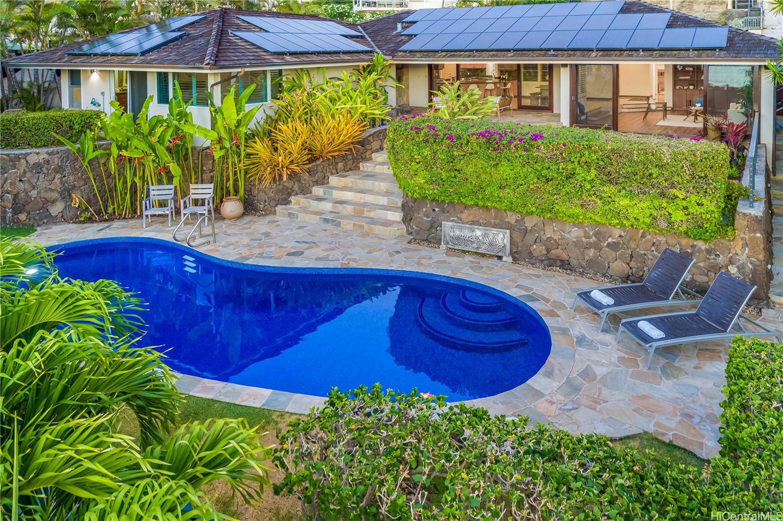 216 Lumahai Place Honolulu, HI 96825