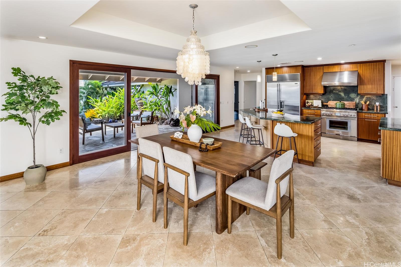 216 Lumahai Place Honolulu, HI 96825