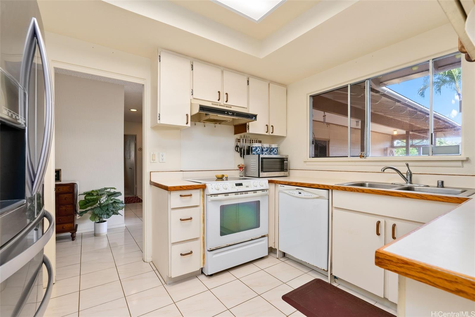 7212 Kuahono Street Honolulu, HI 96825