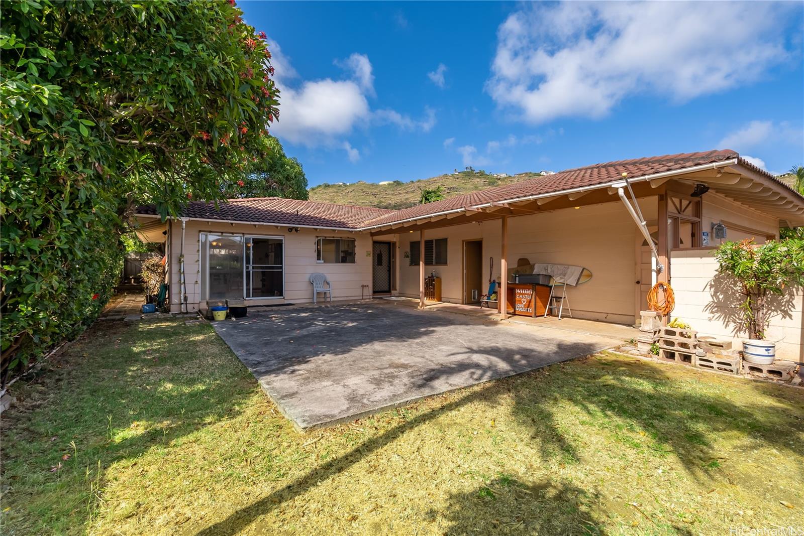 7212 Kuahono Street Honolulu, HI 96825