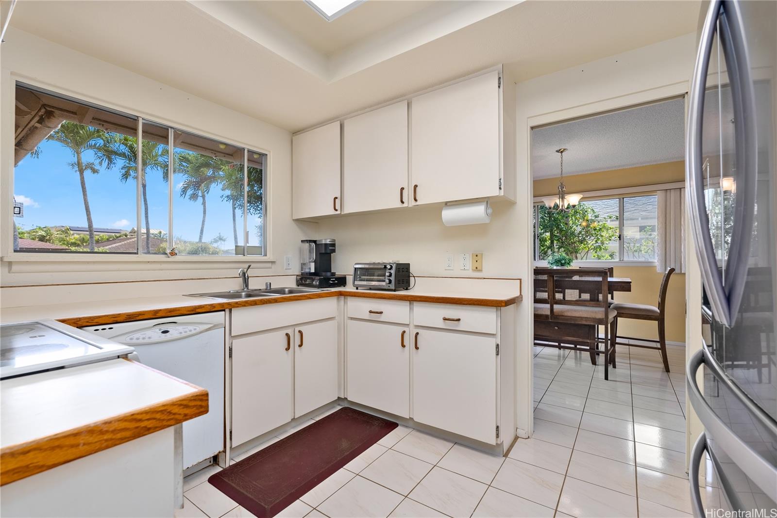 7212 Kuahono Street Honolulu, HI 96825