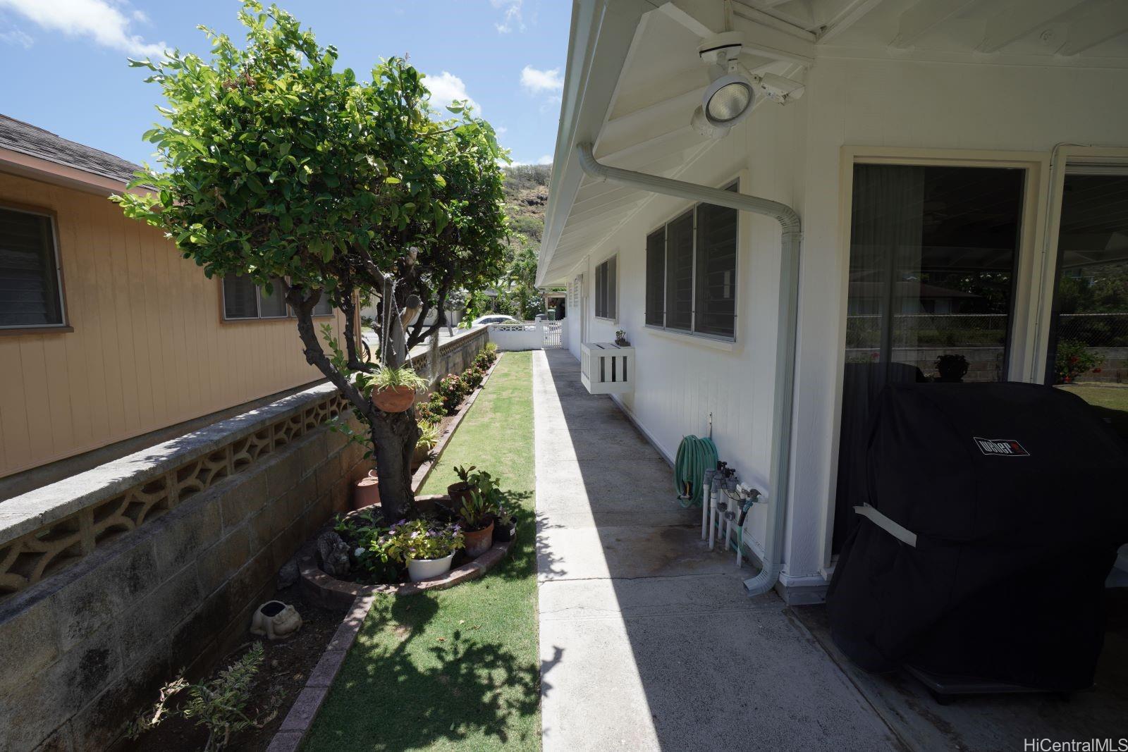 877 Waioli Street Honolulu, HI 96825