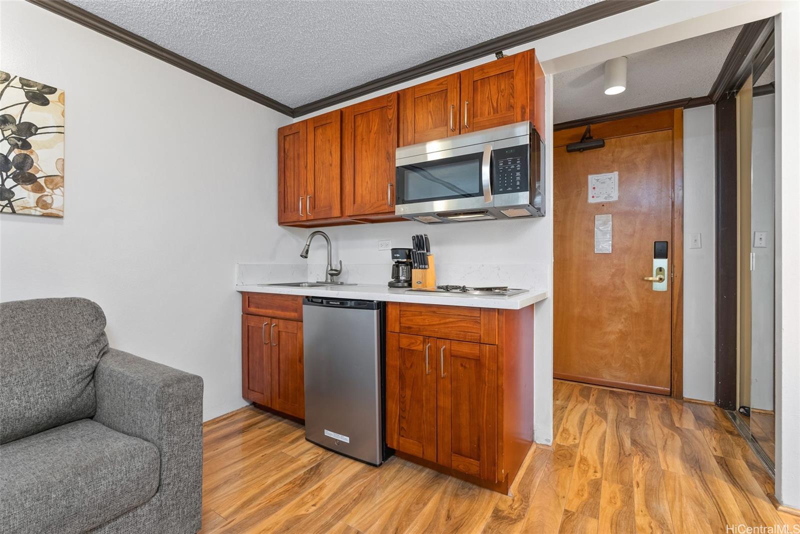 2425 Kuhio Avenue #203, Honolulu, HI 96815