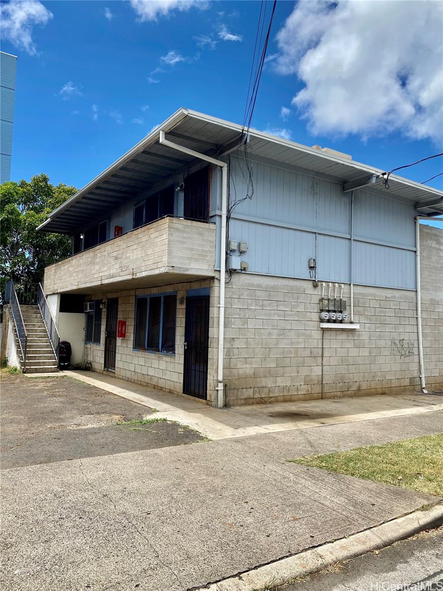 2831 Winam Avenue Honolulu, HI 96816