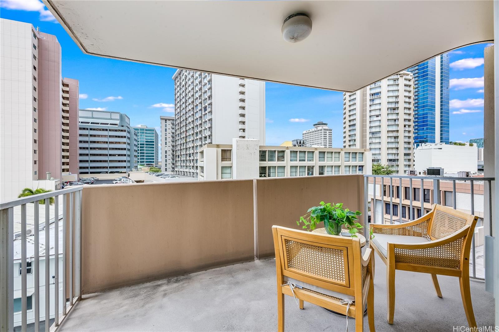 1561 Kanunu Street #502, Honolulu, HI 96814