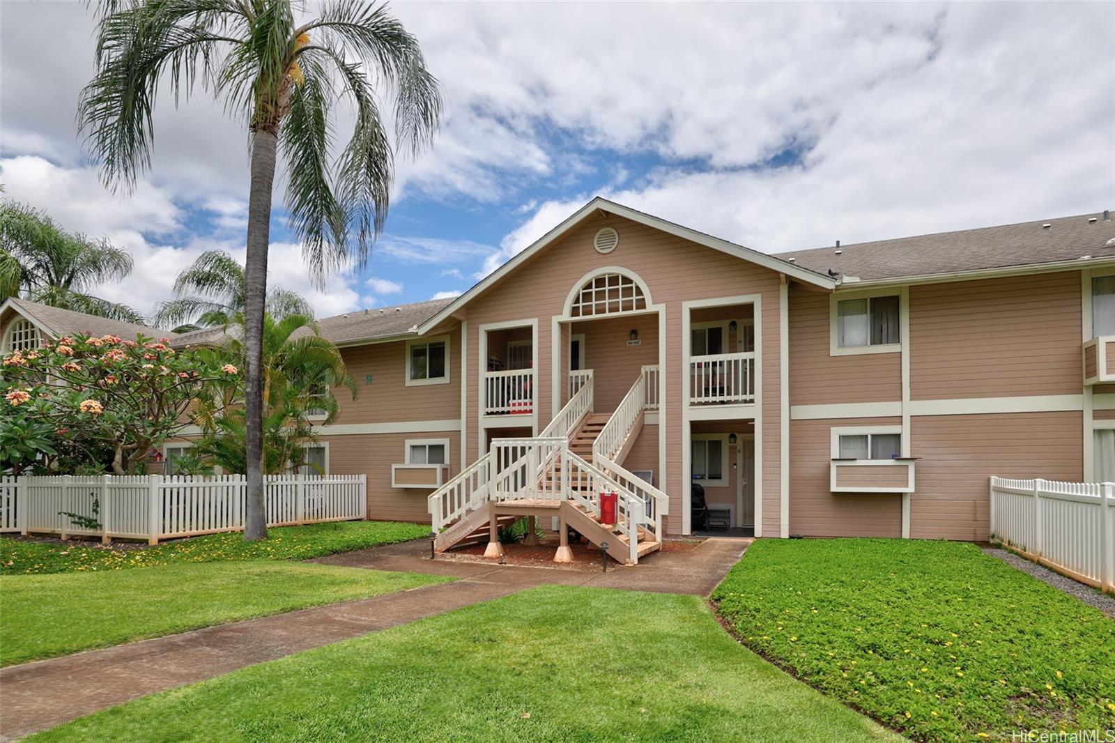 94-547 Lumiaina Street #R203, Waipahu, HI 96797