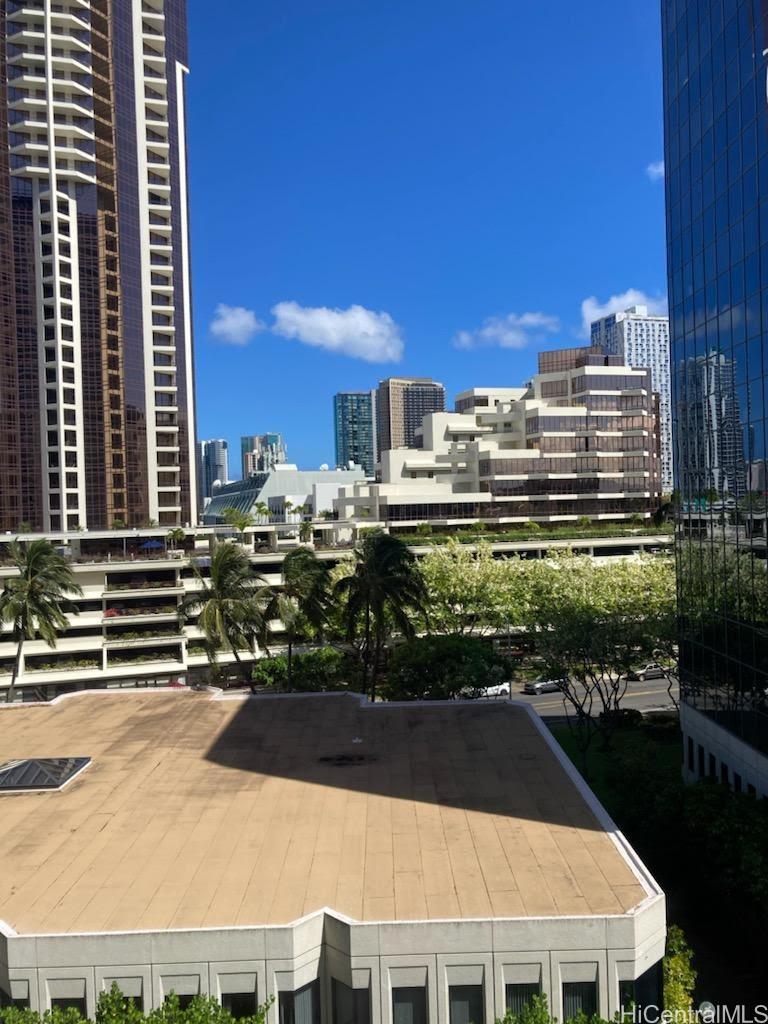 876 Curtis Street #804, Honolulu, HI 96813