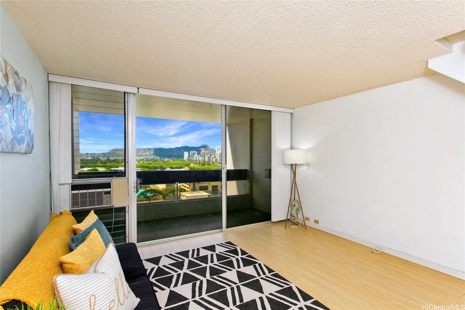 555 University Avenue #1402, Honolulu, HI 96826