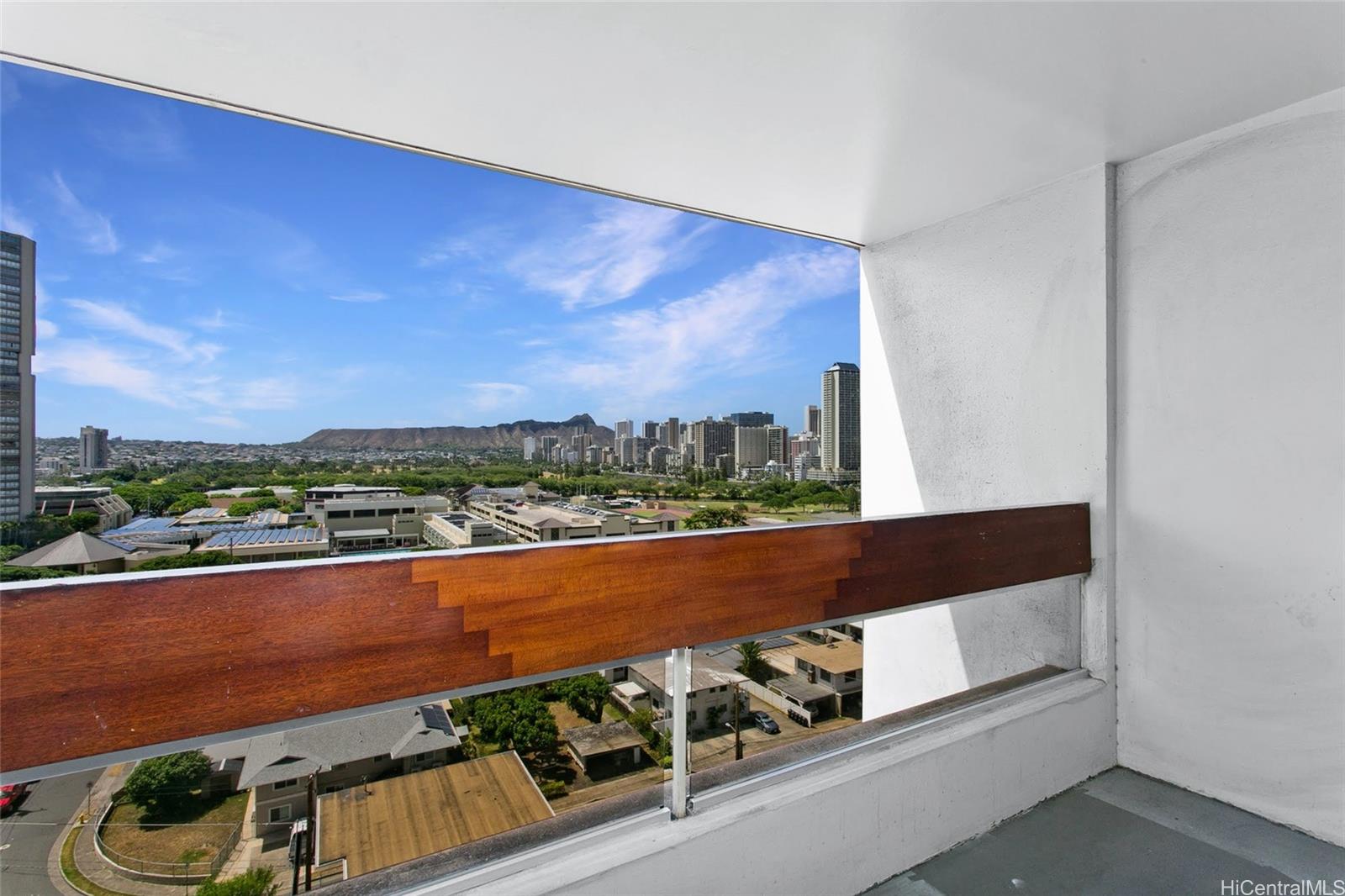 555 University Avenue #1402, Honolulu, HI 96826