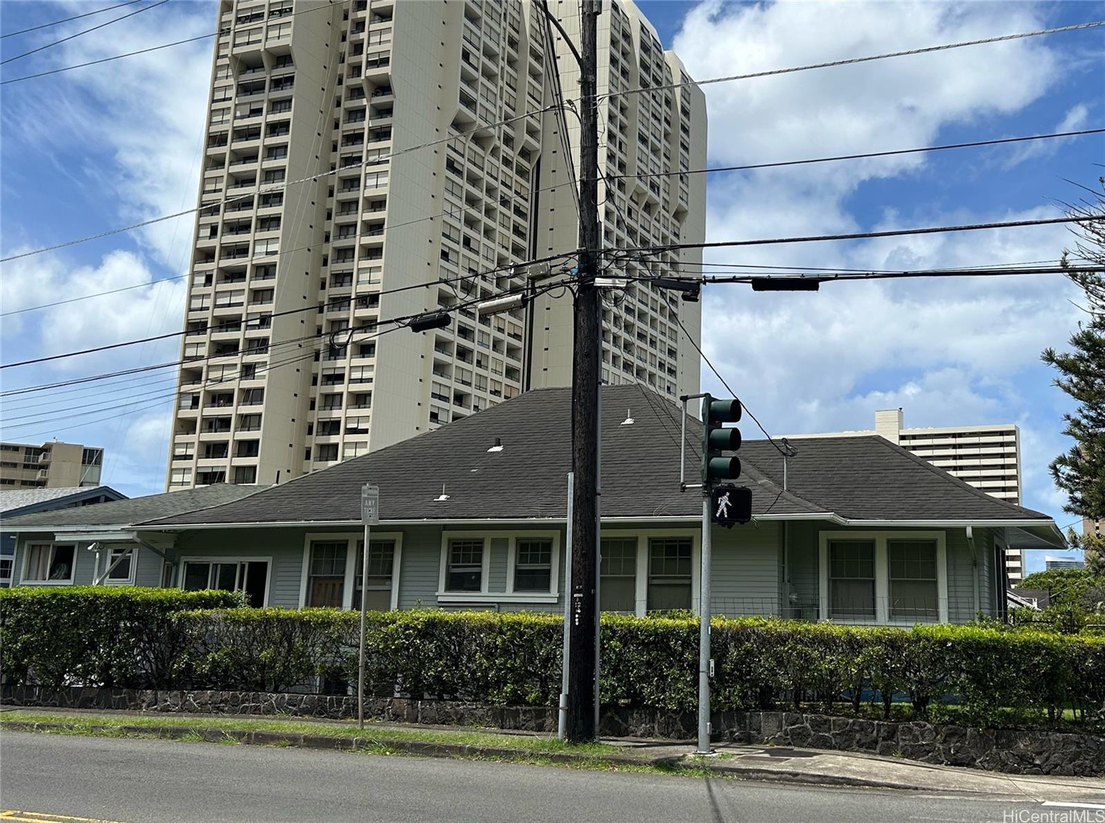 1735 Mott Smith Drive Honolulu, HI 96822