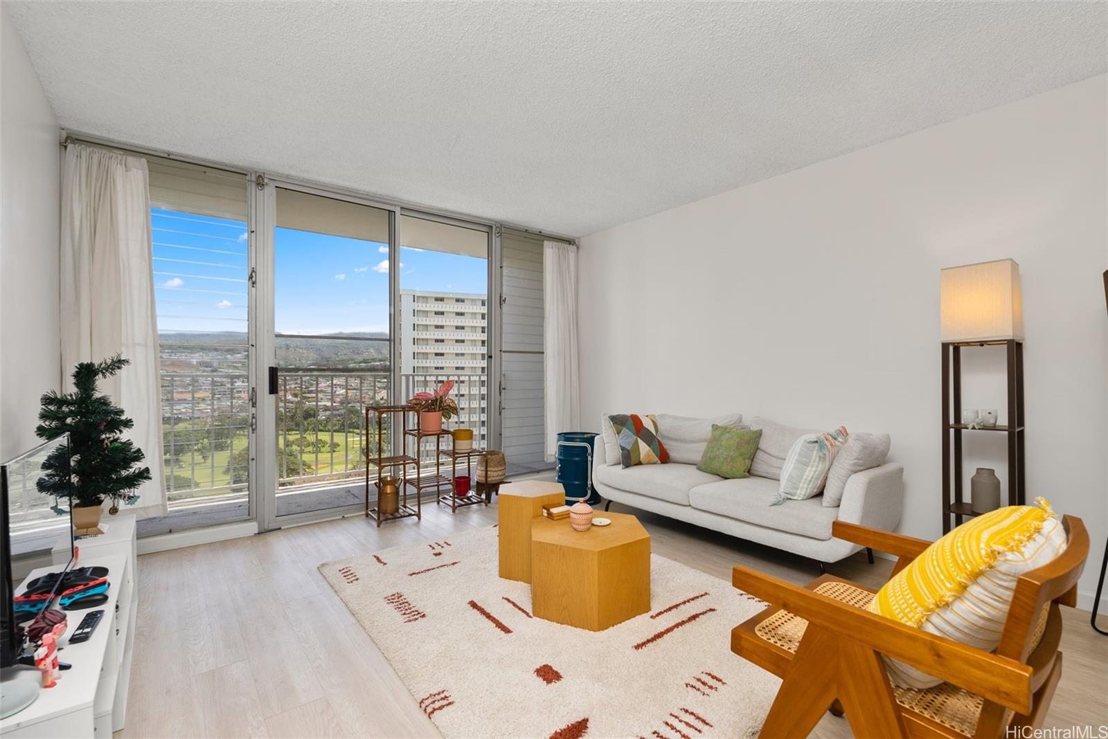 1128 Ala Napunani Street #1502, Honolulu, HI 96818