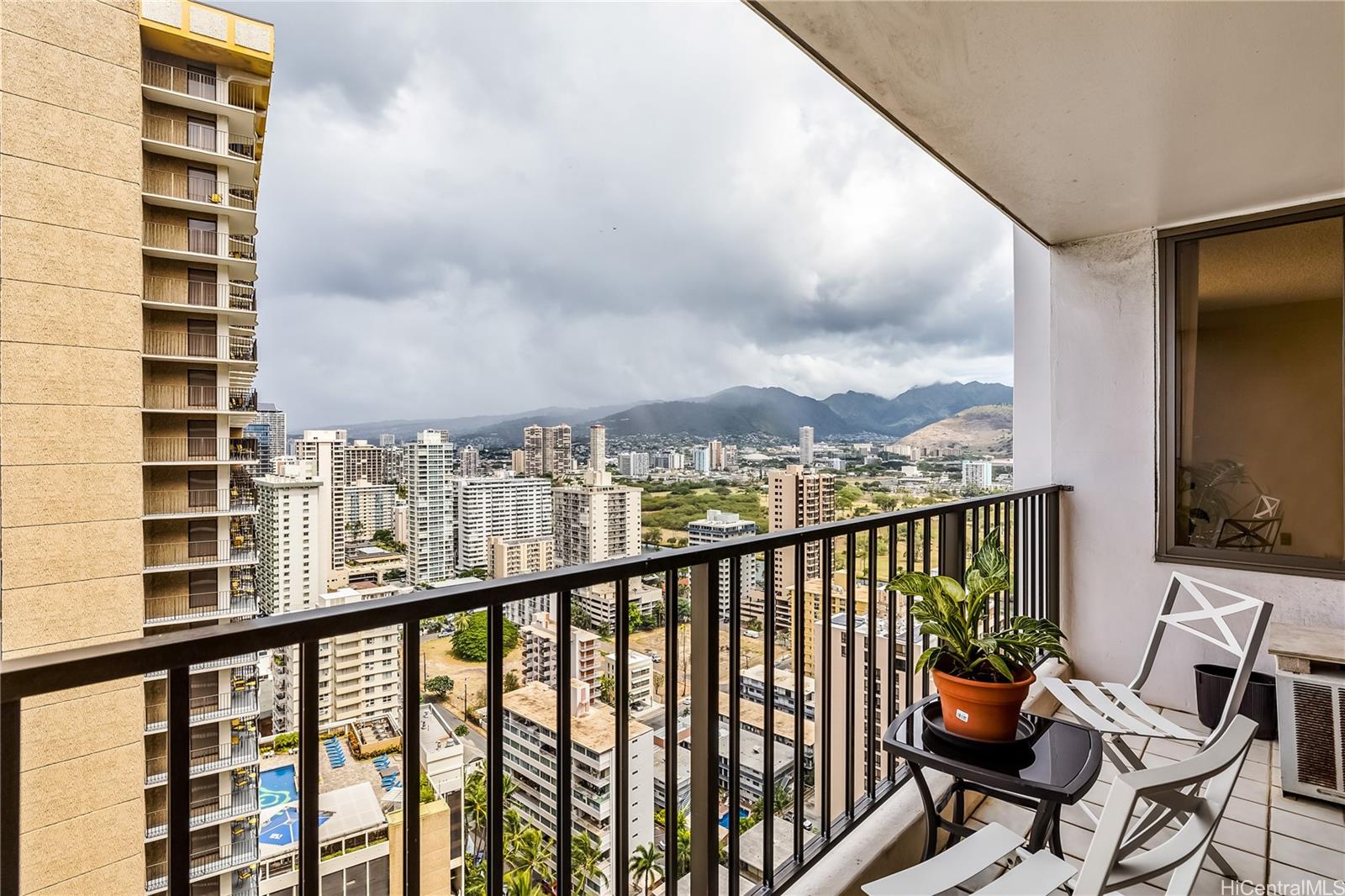 201 Ohua Avenue #3010(T1), Honolulu, HI 96815