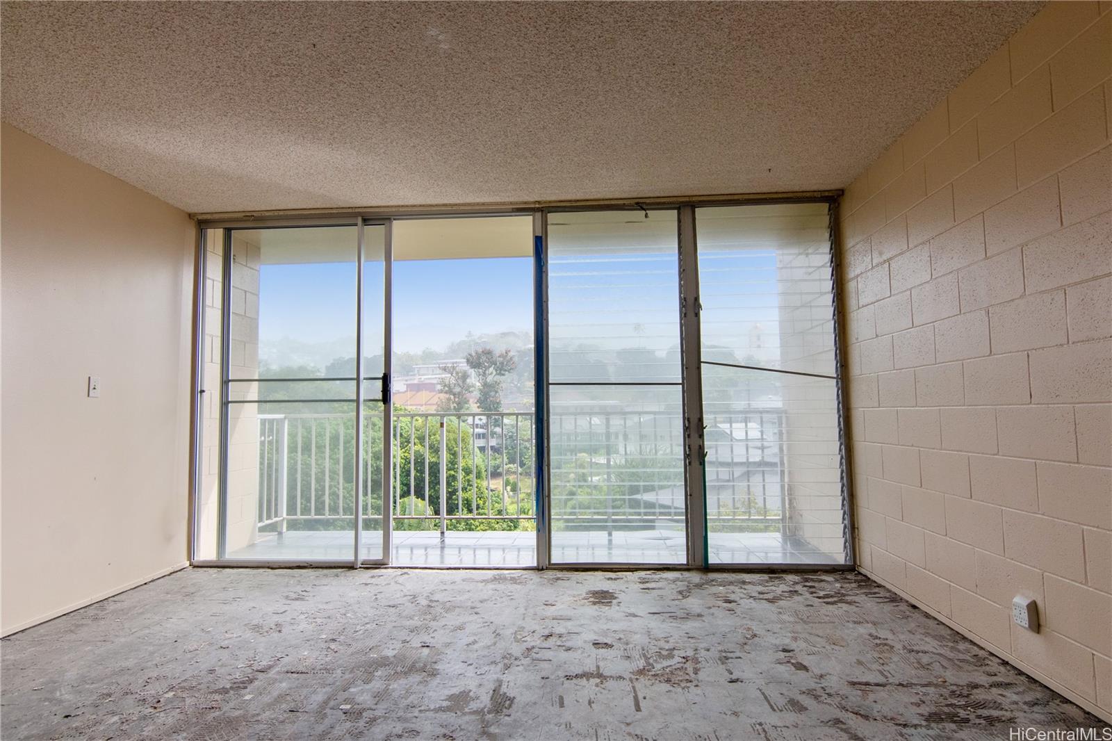 1687 Pensacola Street #706, Honolulu, HI 96822