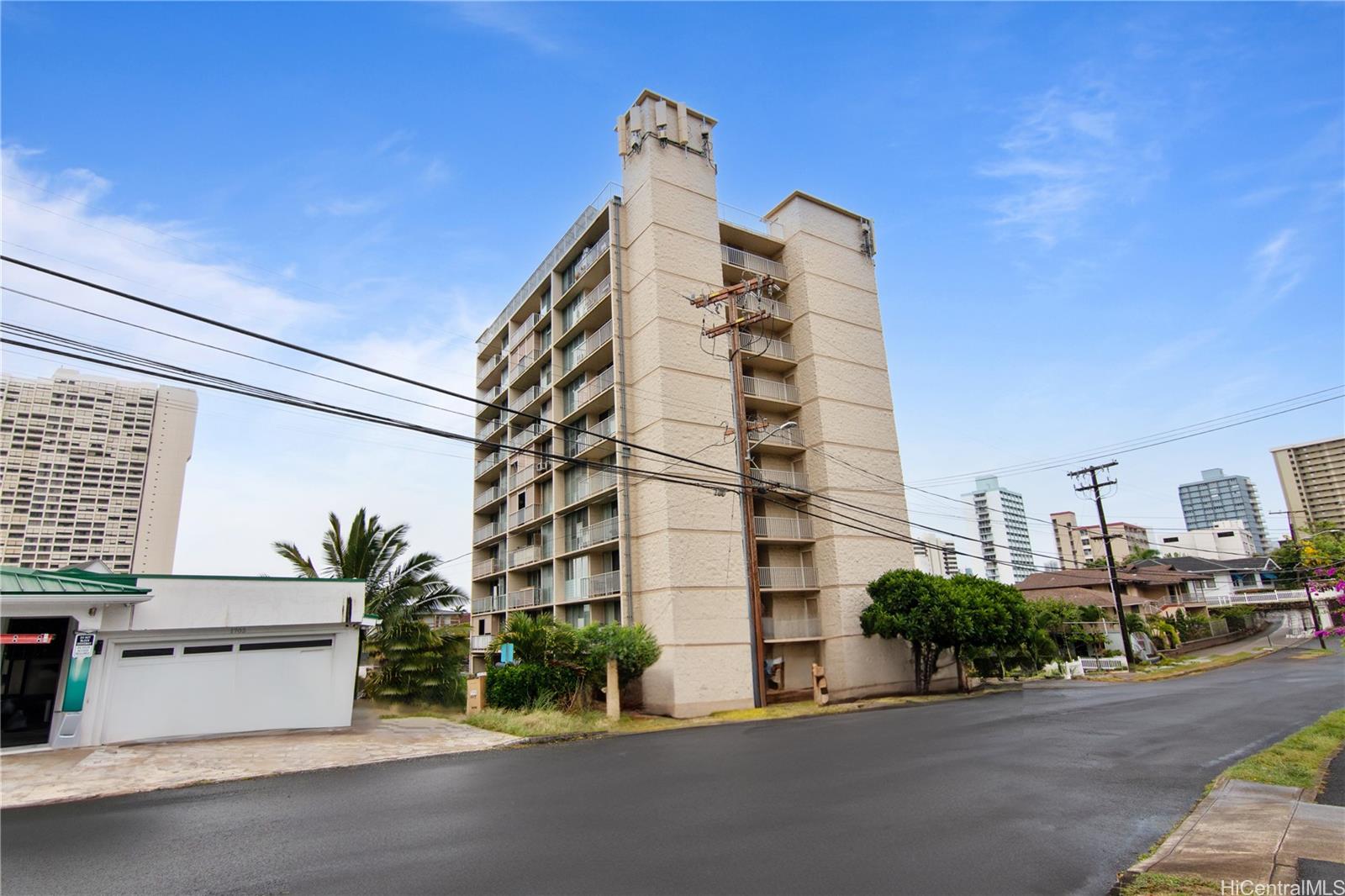 1687 Pensacola Street #706, Honolulu, HI 96822