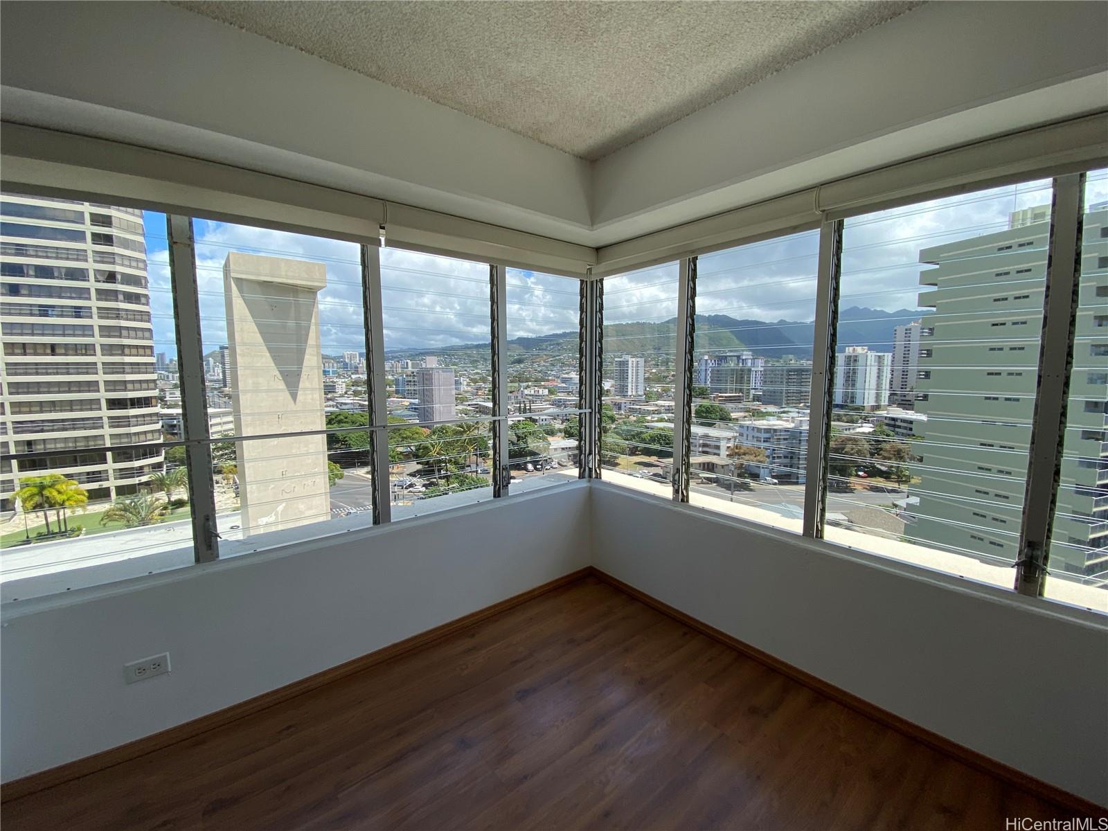 2525 Date Street #1305, Honolulu, HI 96826