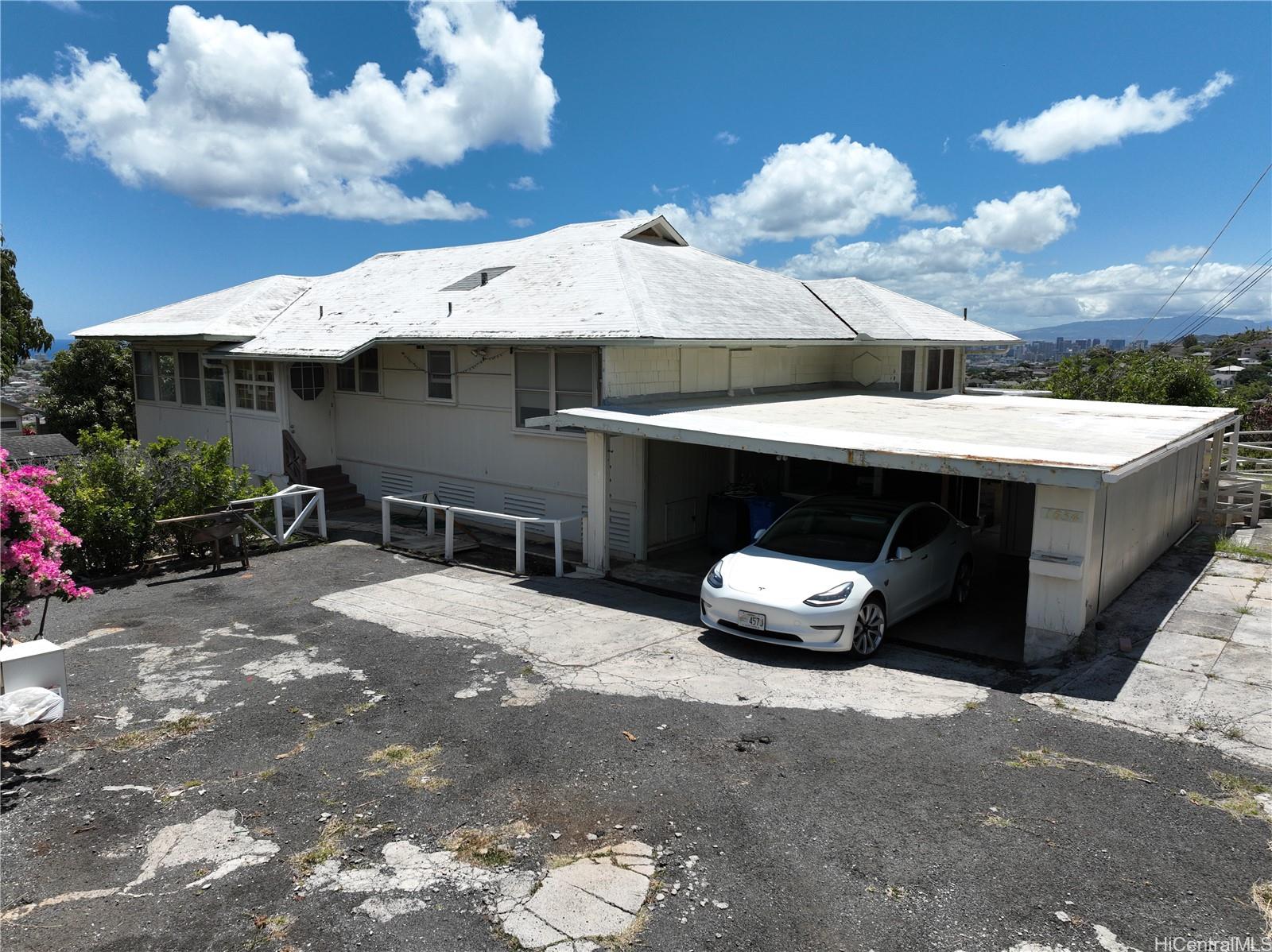 1634 Paula Drive Honolulu, HI 96816