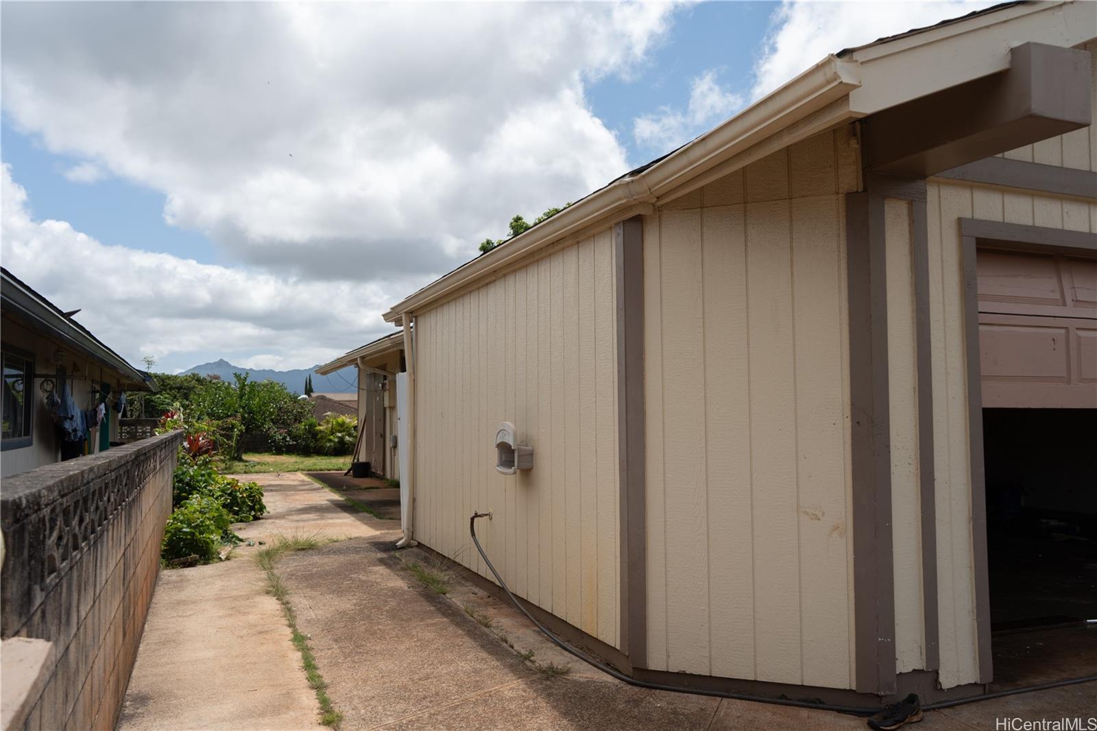 551 Kaniahe Street Wahiawa, HI 96786