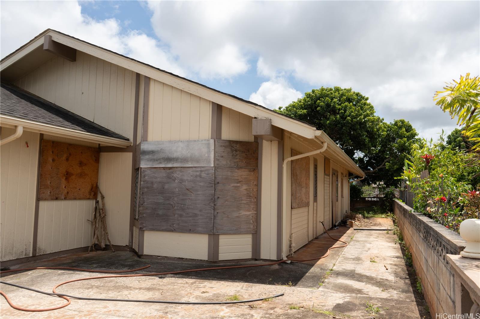 551 Kaniahe Street Wahiawa, HI 96786