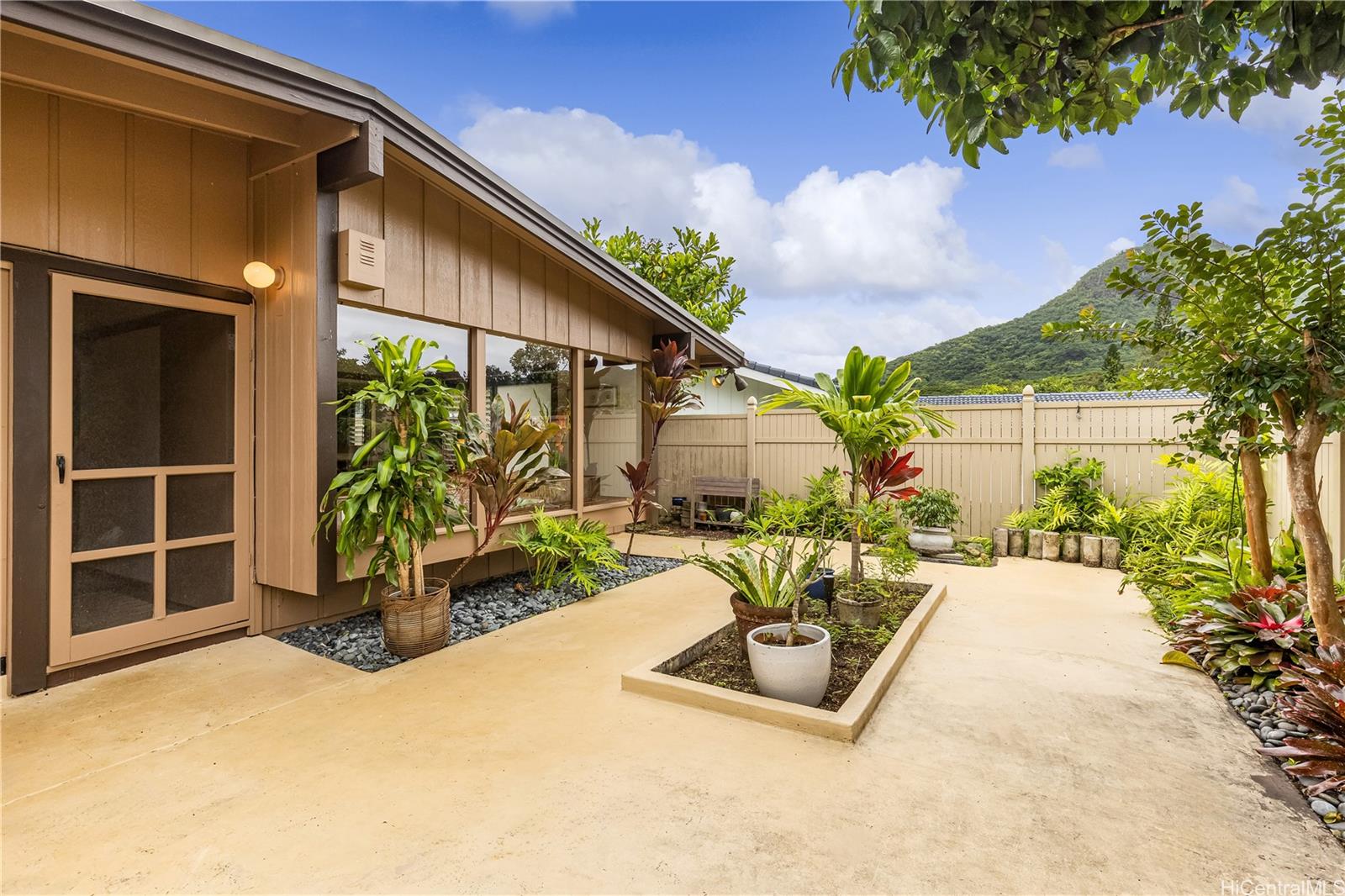 1245 Aloha Oe Drive Kailua, HI 96734