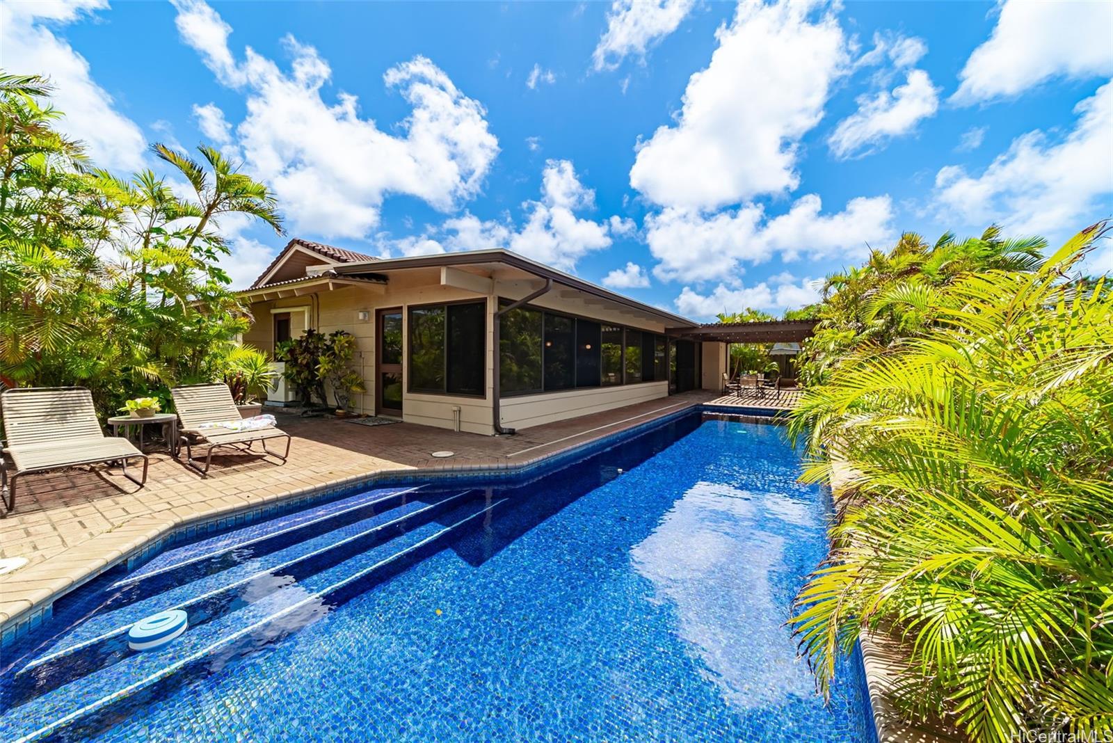 169 Anapalau Street Honolulu, HI 96825