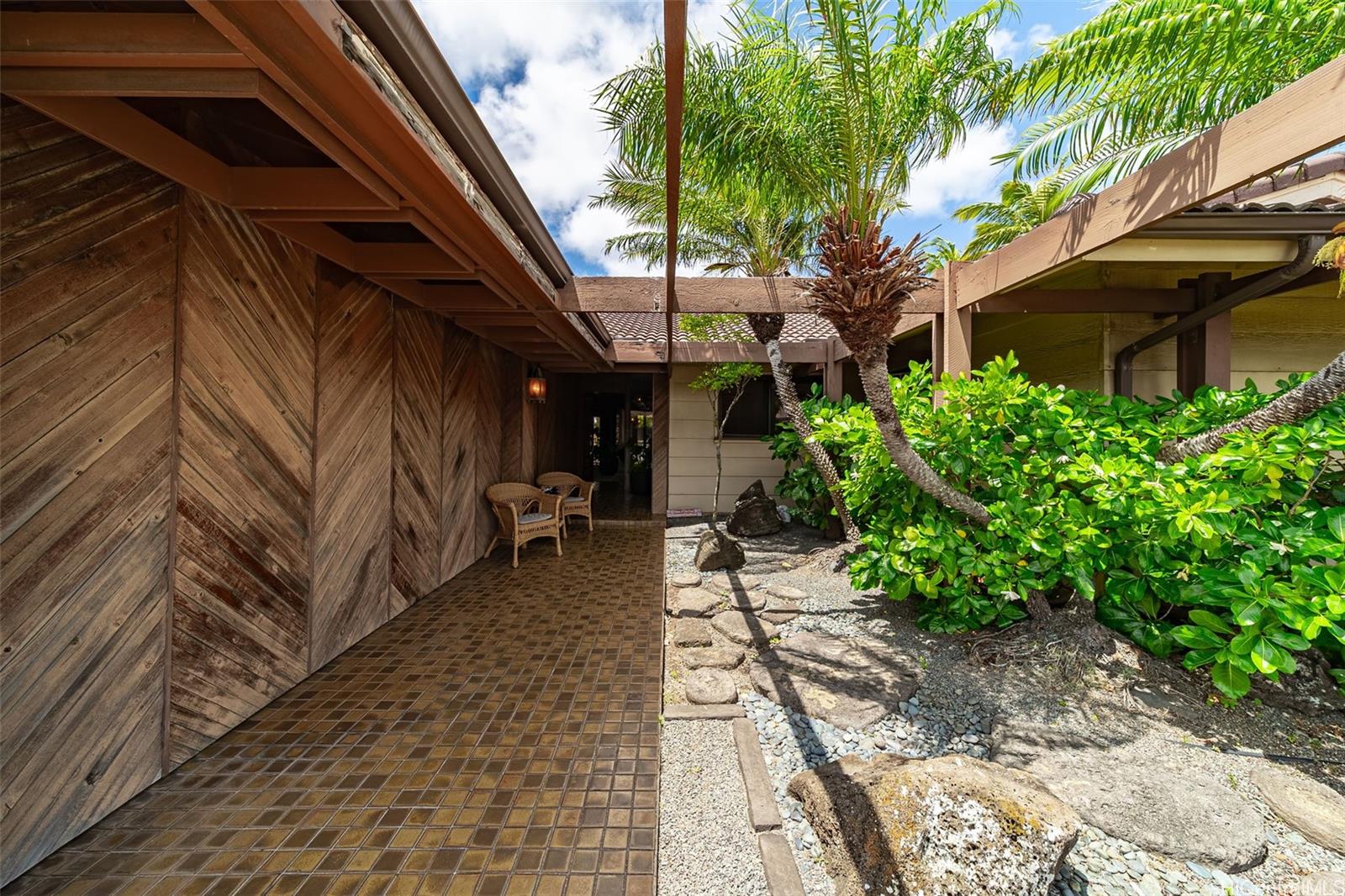 169 Anapalau Street Honolulu, HI 96825