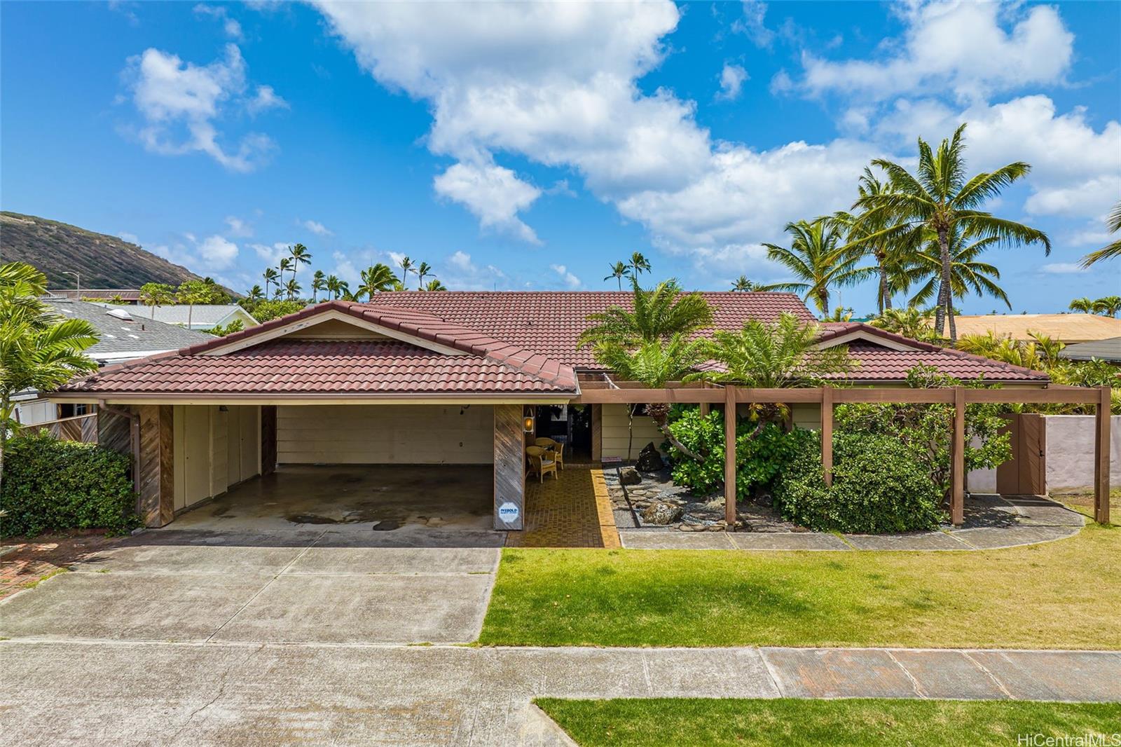 169 Anapalau Street Honolulu, HI 96825