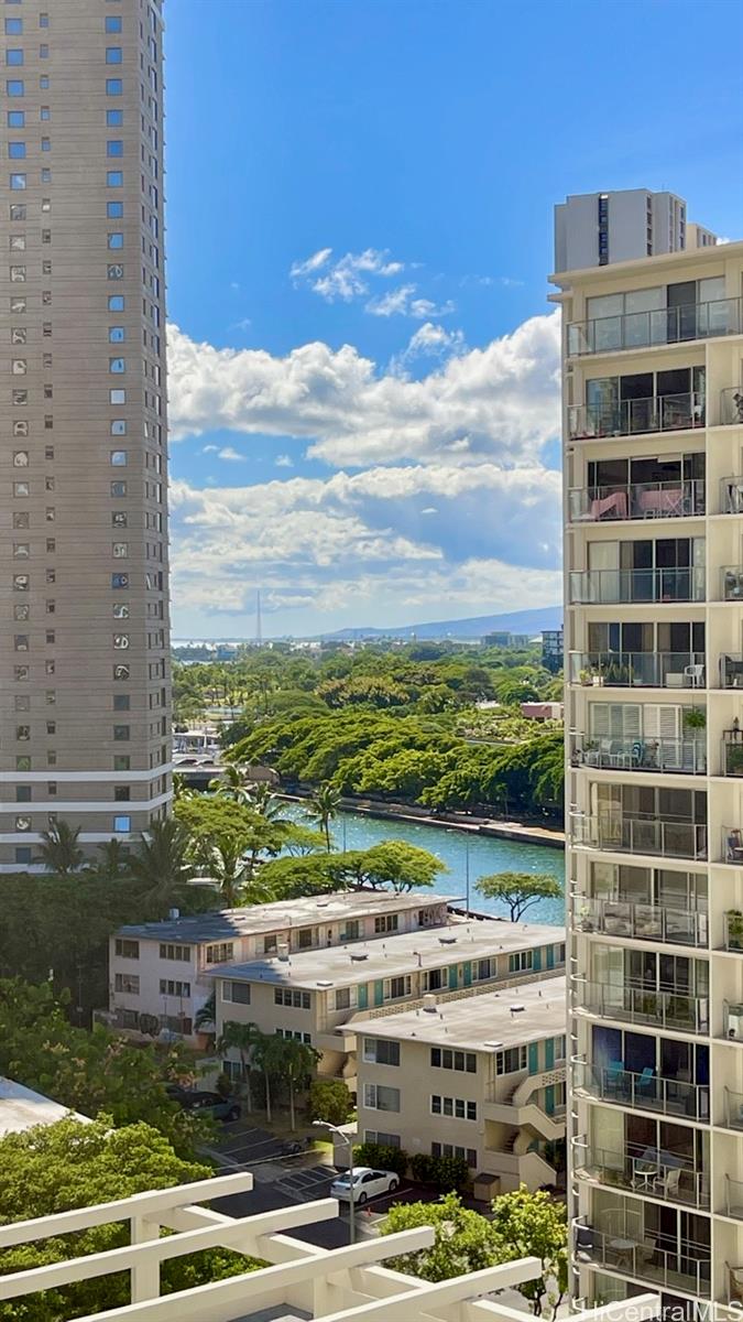 400 Hobron Lane #1104, Honolulu, HI 96815