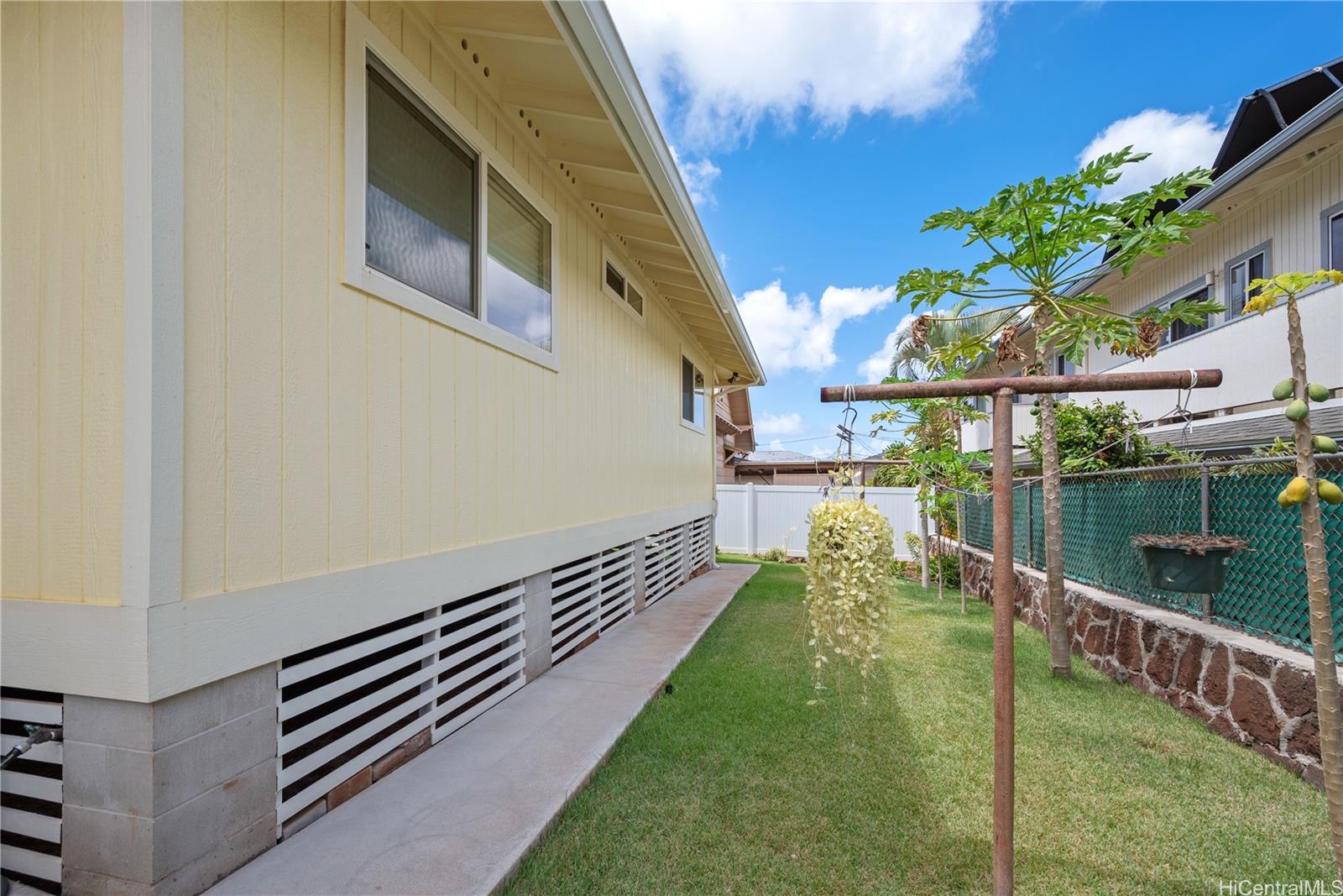 652 9th Avenue Honolulu, HI 96816