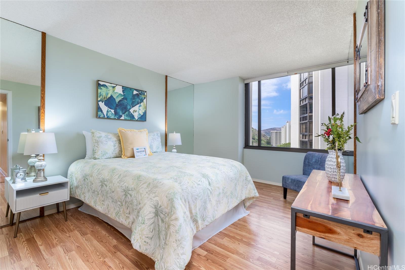 555 Hahaione Street #11A, Honolulu, HI 96825